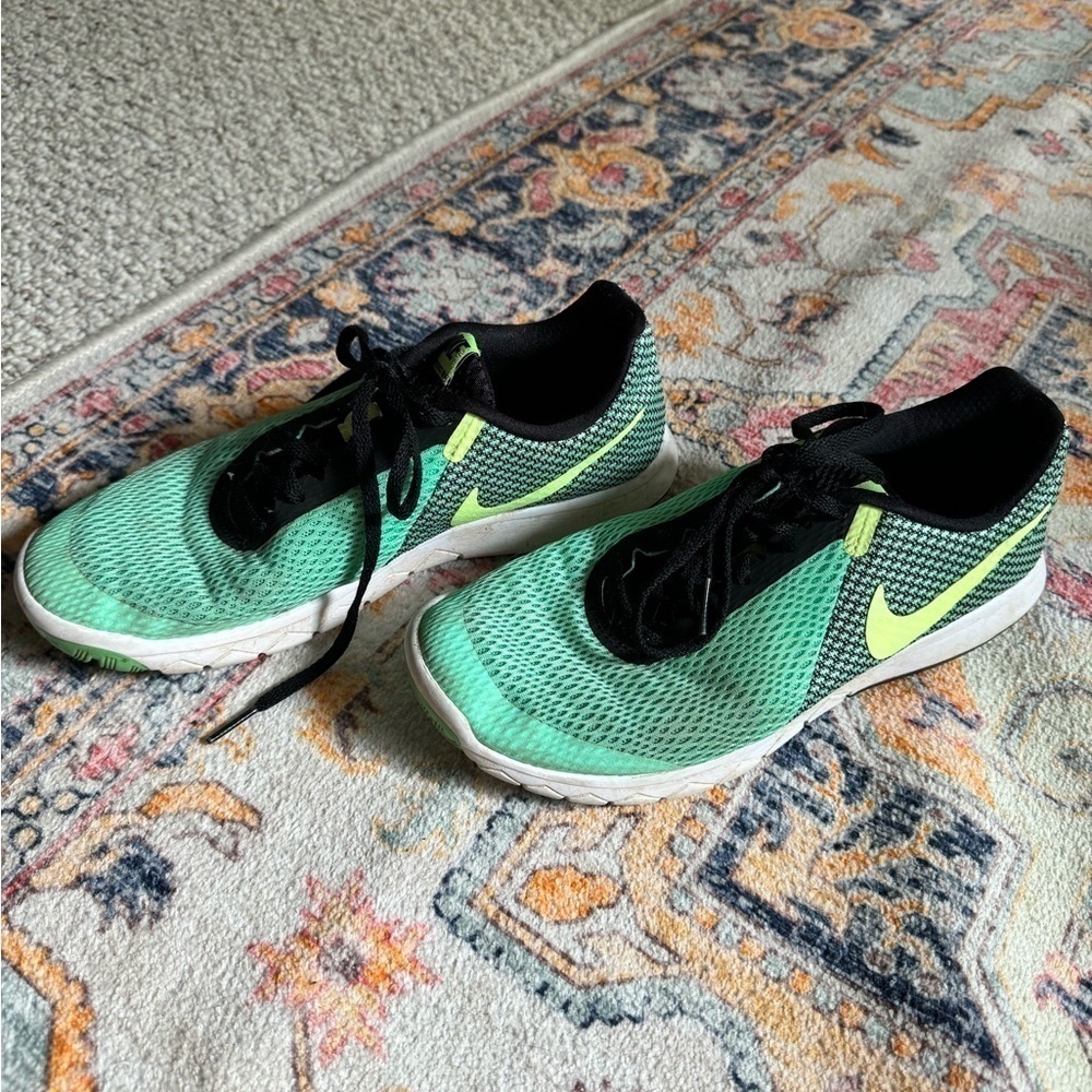 Nike: Women's Flex Experience RN 6 Running Tennis Shoes Sneakers Green Size 8.5